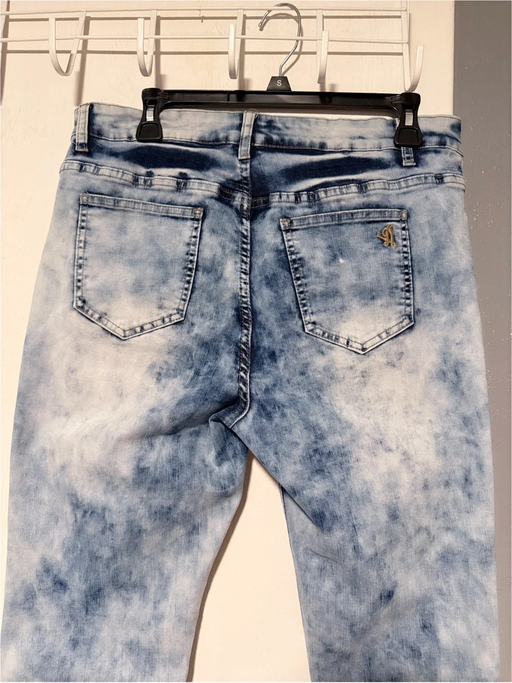 Women's Acid Wash Distressed Jeans - Light Blue